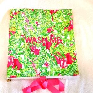 Lilly Pultizer Wash Me Wear Me travel bag